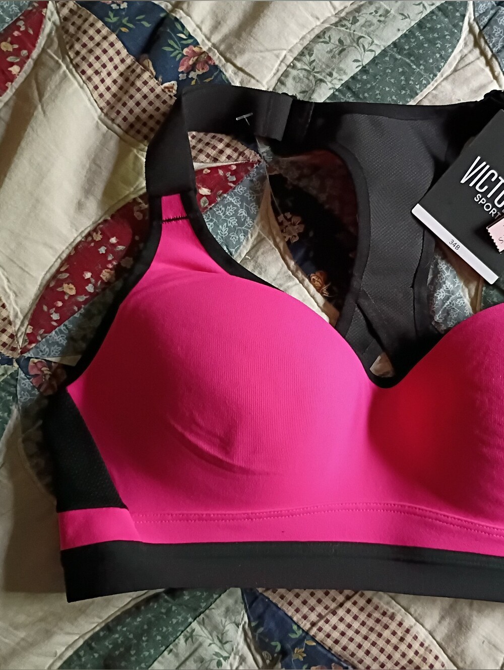 Victoria's Secret Wireless Pink Sports Bra
